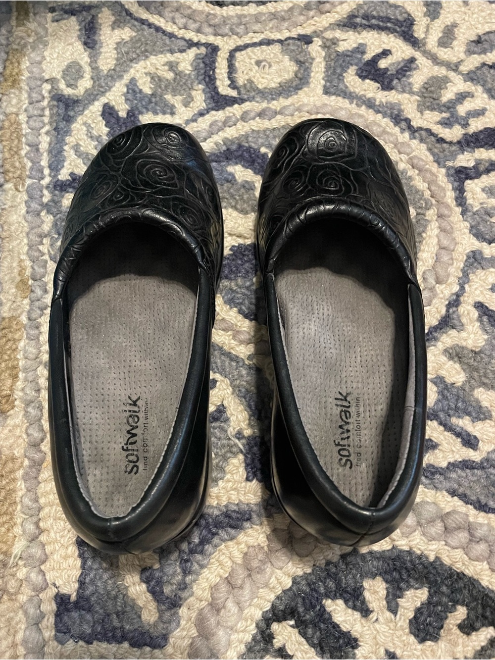 NWOT SoftWalk Black Embossed Slip-On Comfort Mules 6WW